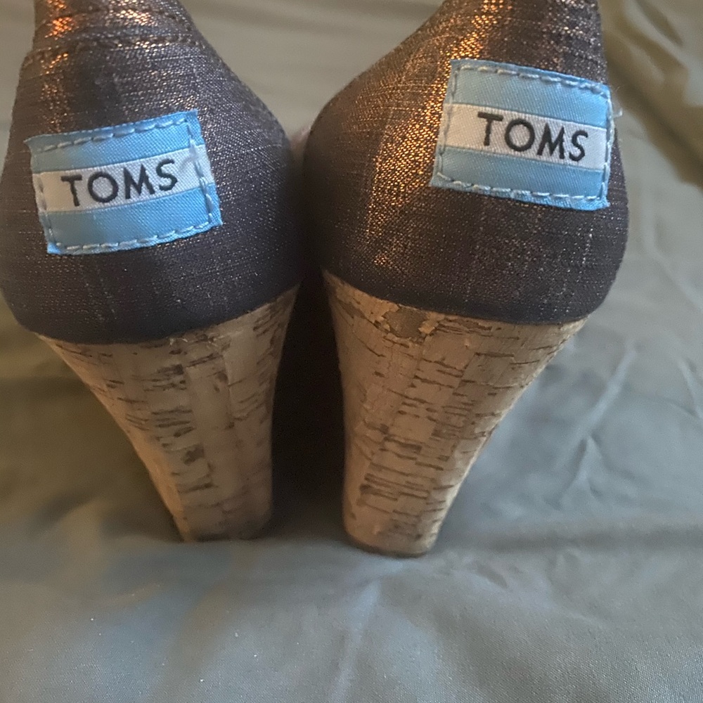 TOMS wedges